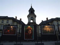 Exposition photo Steve Mc Curry sur la place de la Mairie à Rennes