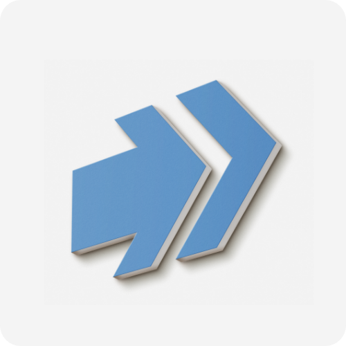 Symbole découpé en forme de flèche bleue et fixée au mur