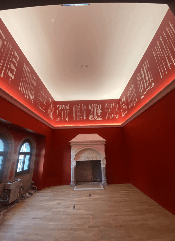 Utilisation d'un papier peint personnalisé dans un musée