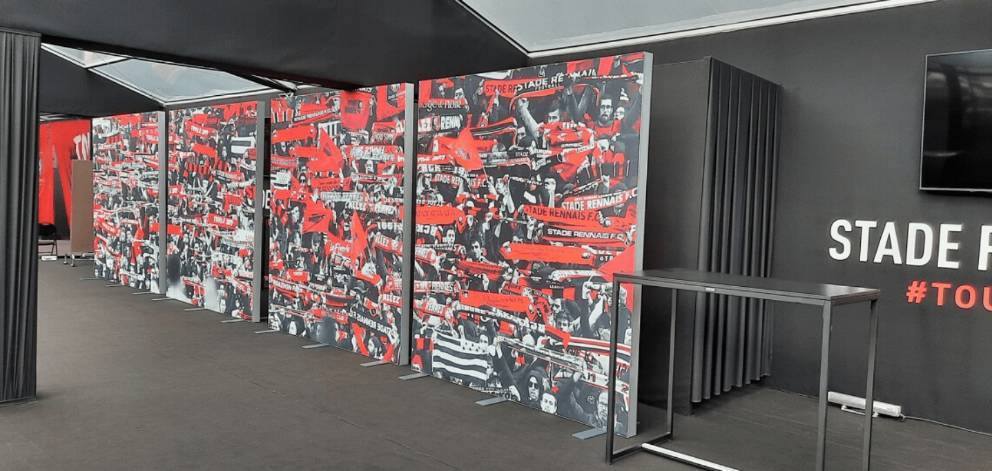 Cadres acoustiques autoportants aux couleurs du Stade Rennais