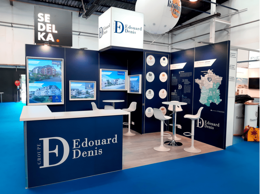 Stand d'exposition bleu sur mesure